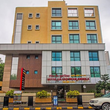 Grand Mookambika Hotel Нави Мумбай Екстериор снимка
