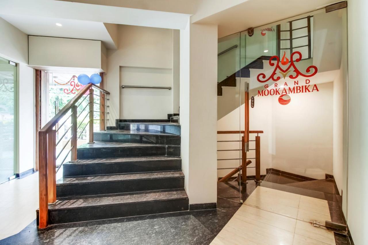 Grand Mookambika Hotel Нави Мумбай Екстериор снимка