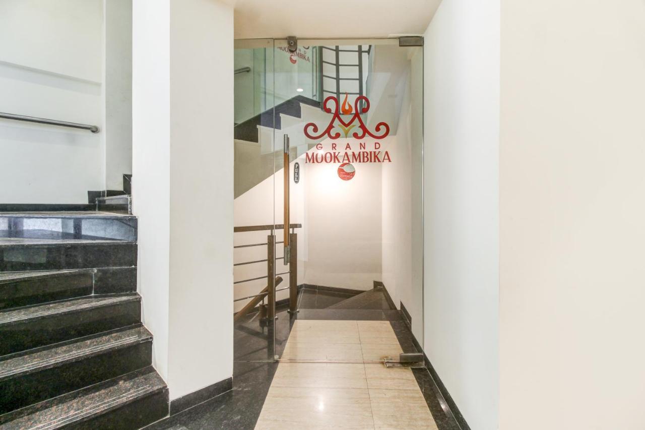 Grand Mookambika Hotel Нави Мумбай Екстериор снимка