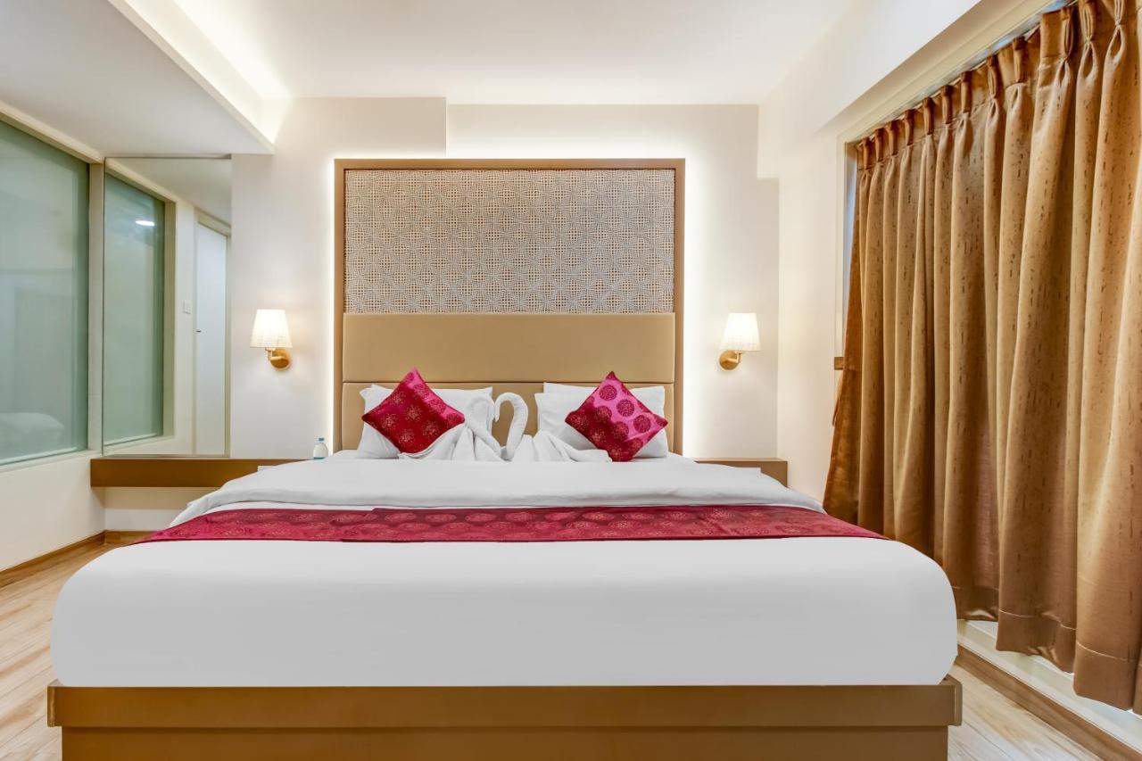 Grand Mookambika Hotel Нави Мумбай Екстериор снимка
