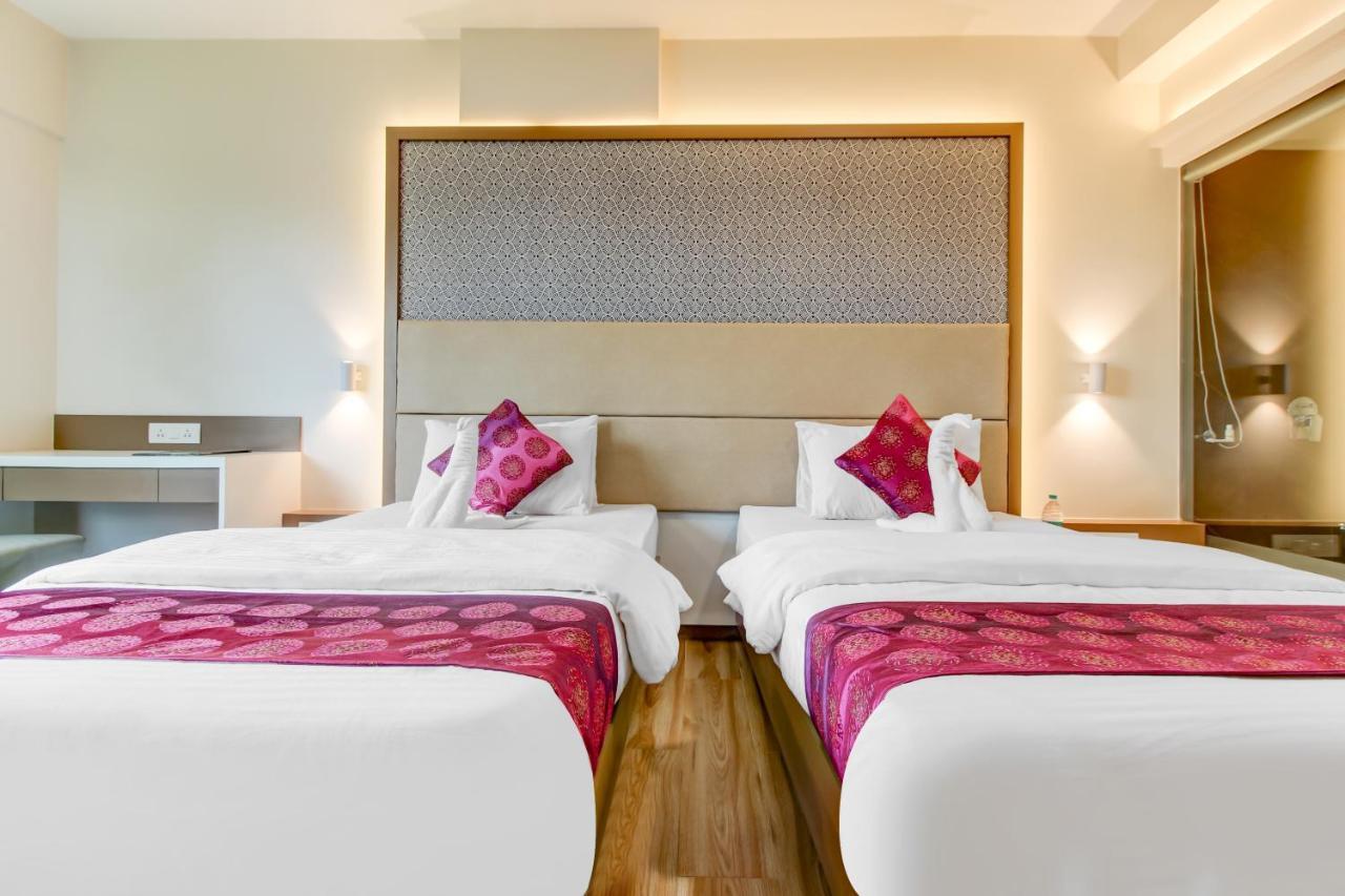 Grand Mookambika Hotel Нави Мумбай Екстериор снимка