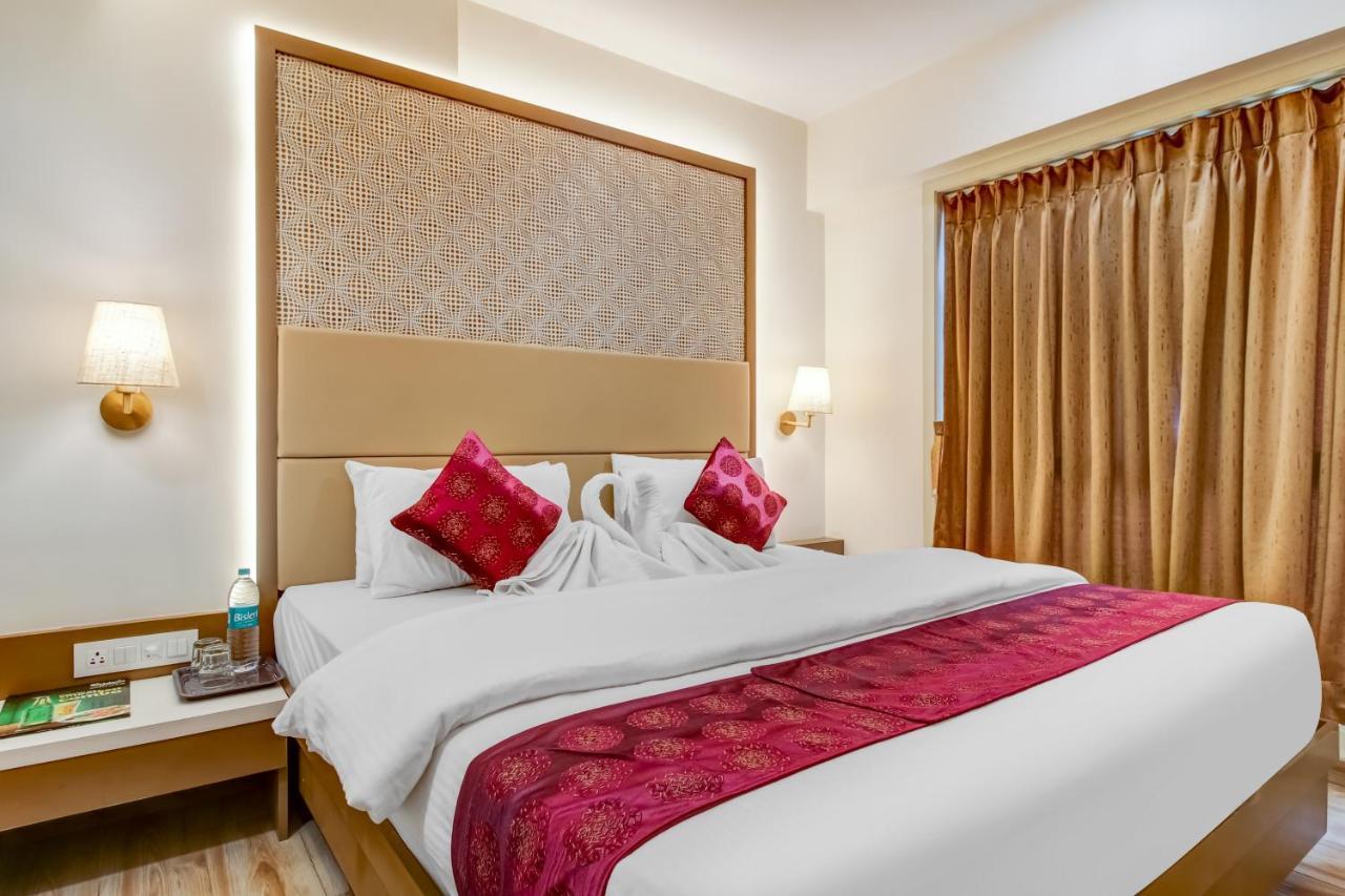 Grand Mookambika Hotel Нави Мумбай Екстериор снимка