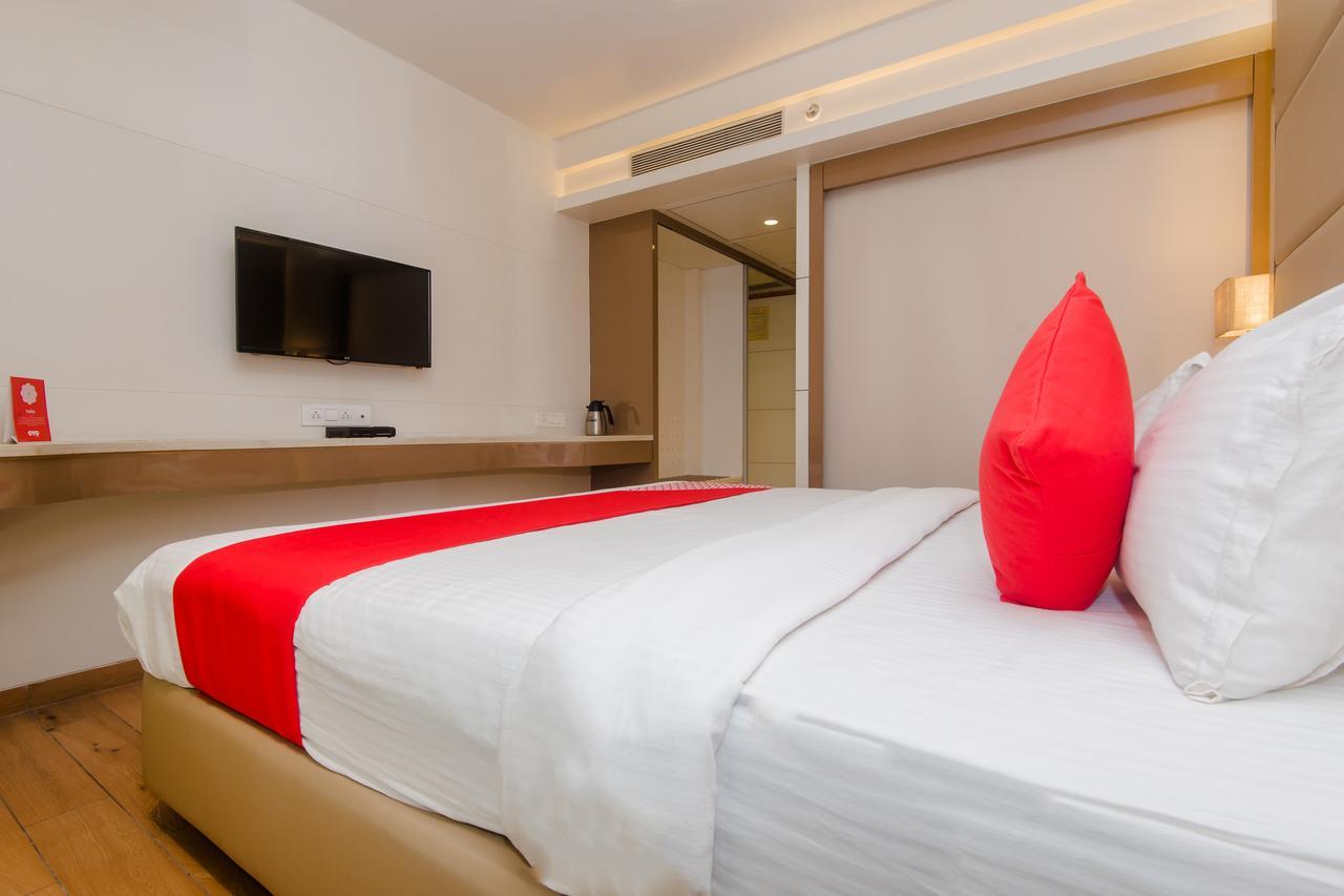 Grand Mookambika Hotel Нави Мумбай Екстериор снимка