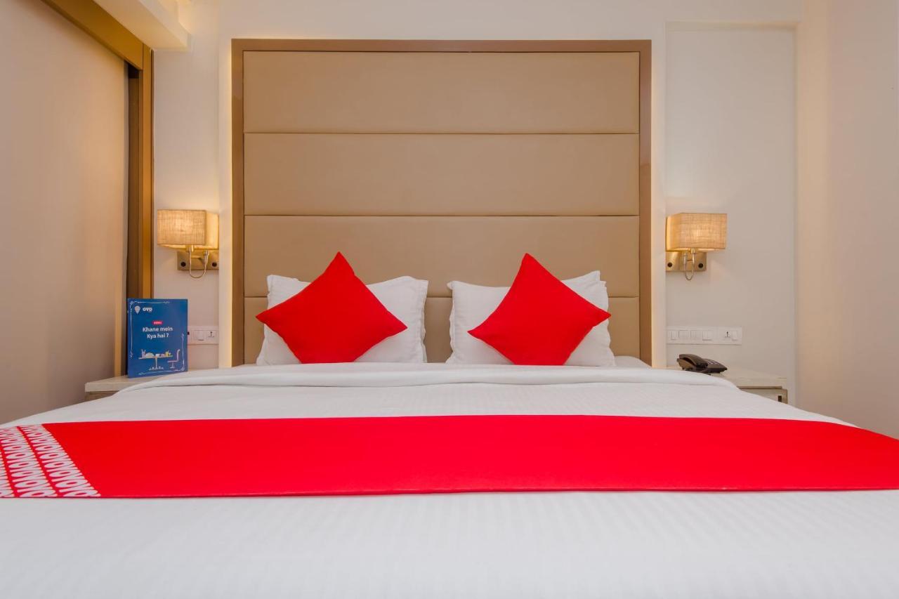 Grand Mookambika Hotel Нави Мумбай Екстериор снимка