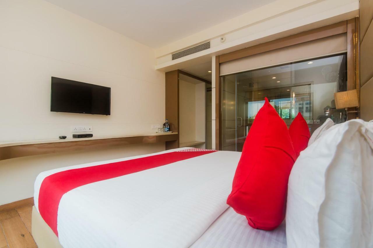 Grand Mookambika Hotel Нави Мумбай Екстериор снимка
