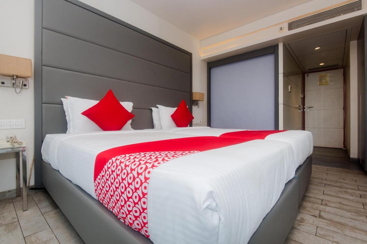 Grand Mookambika Hotel Нави Мумбай Екстериор снимка