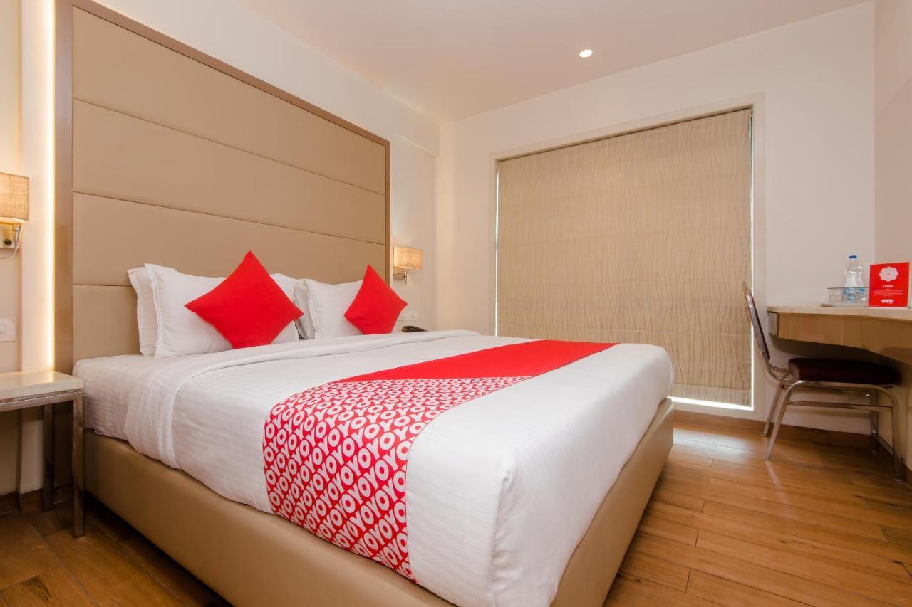 Grand Mookambika Hotel Нави Мумбай Екстериор снимка