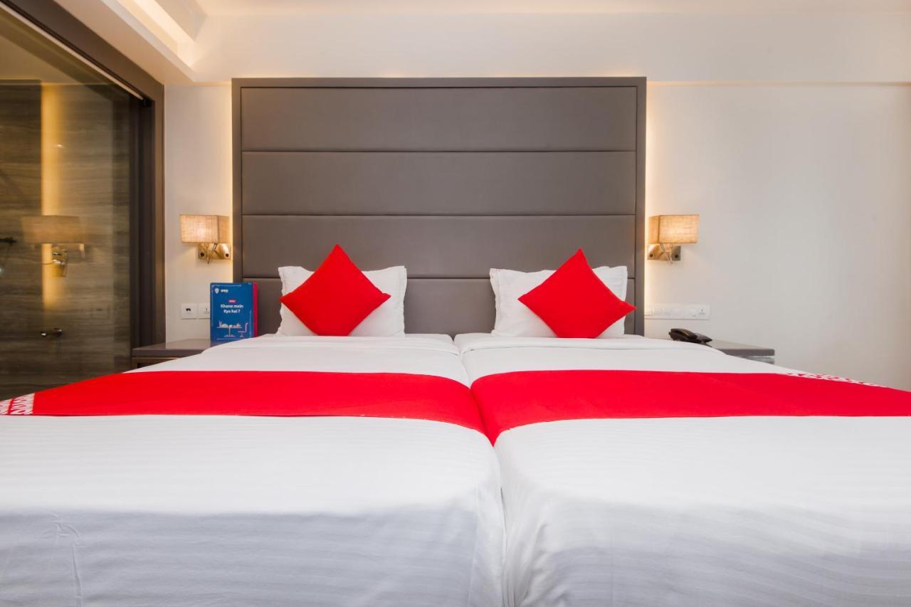 Grand Mookambika Hotel Нави Мумбай Екстериор снимка