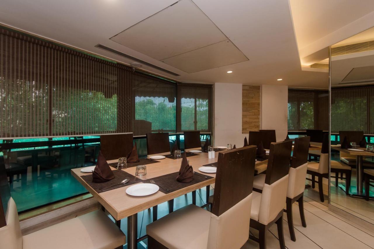 Grand Mookambika Hotel Нави Мумбай Екстериор снимка